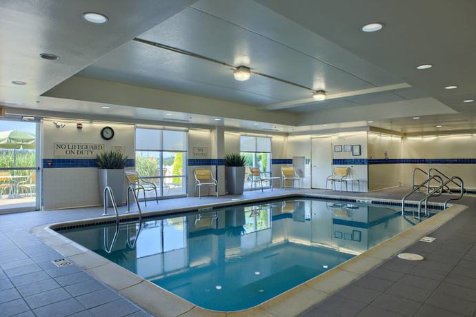 Imagen de la piscina del Hotel Fairfield Inn and Suites Harrisburg Hershey. Foto 6