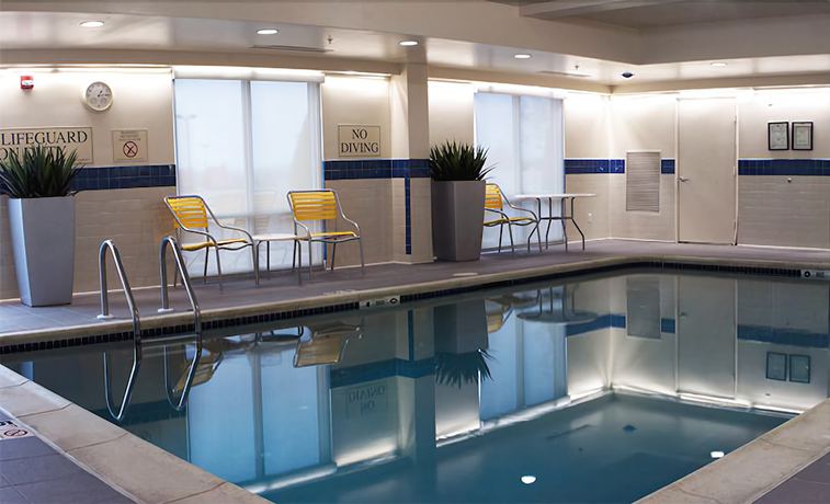 Imagen de la piscina del Hotel Fairfield Inn and Suites Harrisburg Hershey. Foto 7