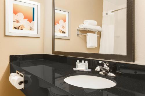 Imagen de la habitación del Hotel Fairfield Inn and Suites Houston Humble. Foto 19