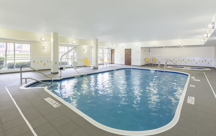 Imagen de la piscina del Hotel Fairfield Inn and Suites Houston Westchase. Foto 18