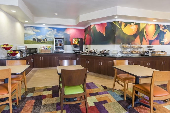 Imagen del bar/restaurante del Hotel Fairfield Inn and Suites Houston Westchase. Foto 6
