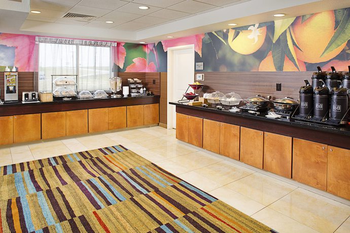 Imagen del bar/restaurante del Hotel Fairfield Inn and Suites Jonesboro. Foto 2