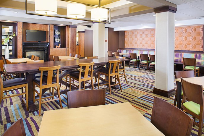 Imagen del bar/restaurante del Hotel Fairfield Inn and Suites Jonesboro. Foto 4