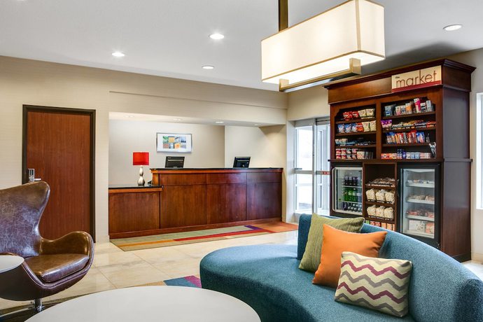 Imagen de los interiores del Hotel Fairfield Inn and Suites Kansas City Olathe. Foto 15