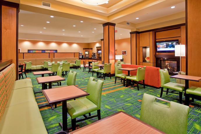 Imagen del bar/restaurante del Hotel Fairfield Inn and Suites Kearney. Foto 2