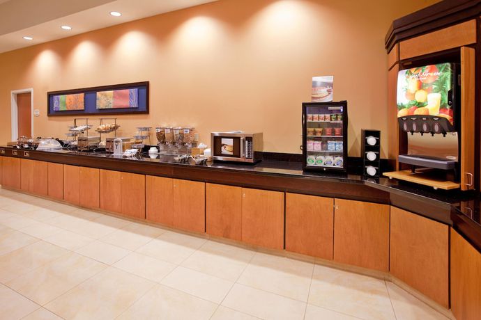 Imagen del bar/restaurante del Hotel Fairfield Inn and Suites Kearney. Foto 3