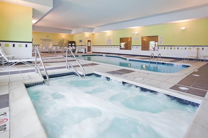 Imagen de la piscina del Hotel Fairfield Inn and Suites Kearney. Foto 13
