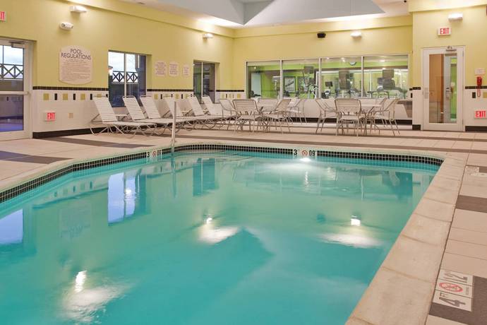 Imagen de la piscina del Hotel Fairfield Inn and Suites Kearney. Foto 14