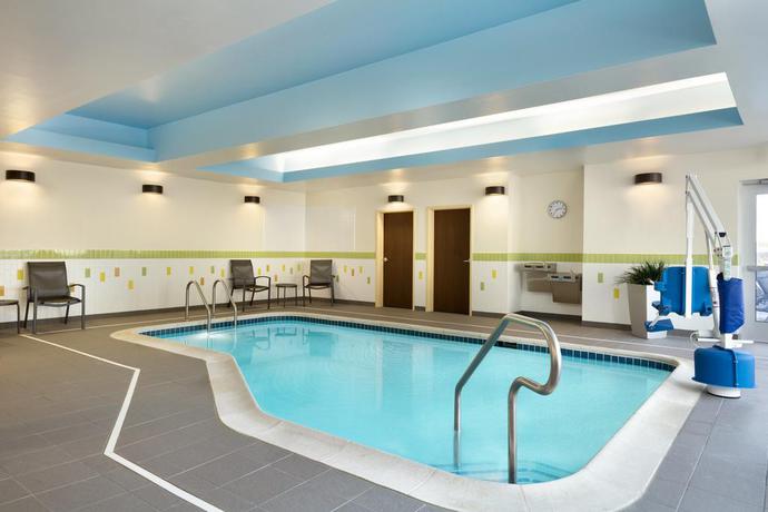 Imagen de la piscina del Hotel Fairfield Inn and Suites Lancaster East at The Outlets. Foto 13
