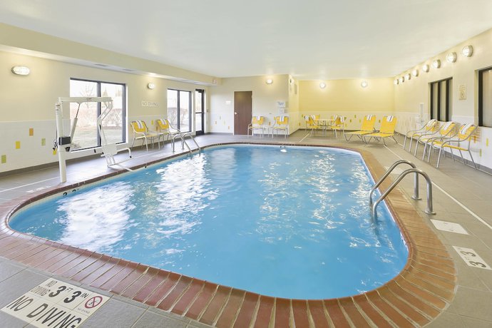 Imagen de la piscina del Hotel Fairfield Inn and Suites Lexington Keeneland Airport. Foto 20