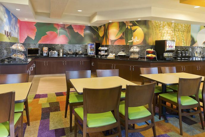 Imagen del bar/restaurante del Hotel Fairfield Inn and Suites Lexington Keeneland Airport. Foto 5