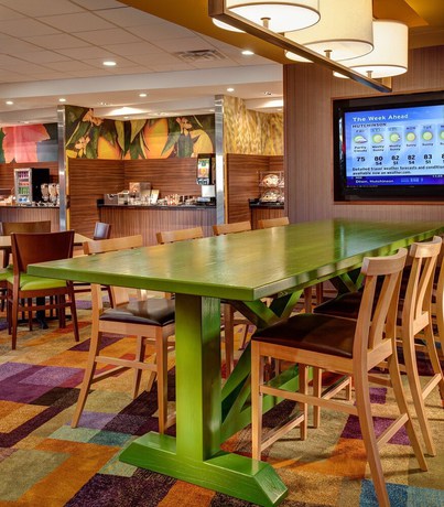 Imagen del bar/restaurante del Hotel Fairfield Inn and Suites Lincoln Airport. Foto 5