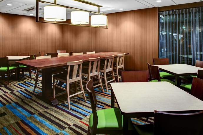 Imagen del bar/restaurante del Hotel Fairfield Inn and Suites Los Angeles Lax/el Segundo. Foto 3