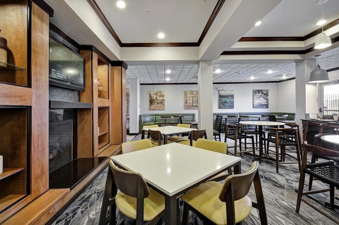 Imagen del bar/restaurante del Hotel Fairfield Inn and Suites Marriott San Antonio Boerne. Foto 4