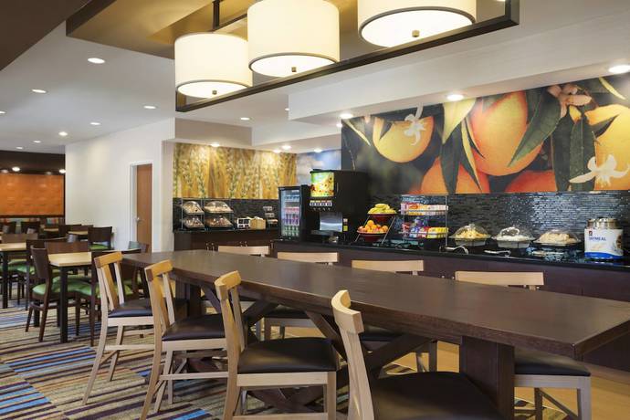 Imagen del bar/restaurante del Hotel Fairfield Inn and Suites Minneapolis-St. Paul Airport. Foto 2