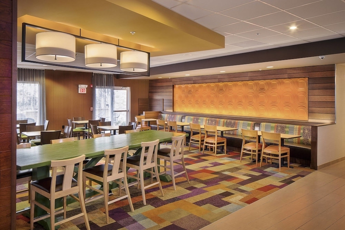 Imagen del bar/restaurante del Hotel Fairfield Inn and Suites Monaca. Foto 5