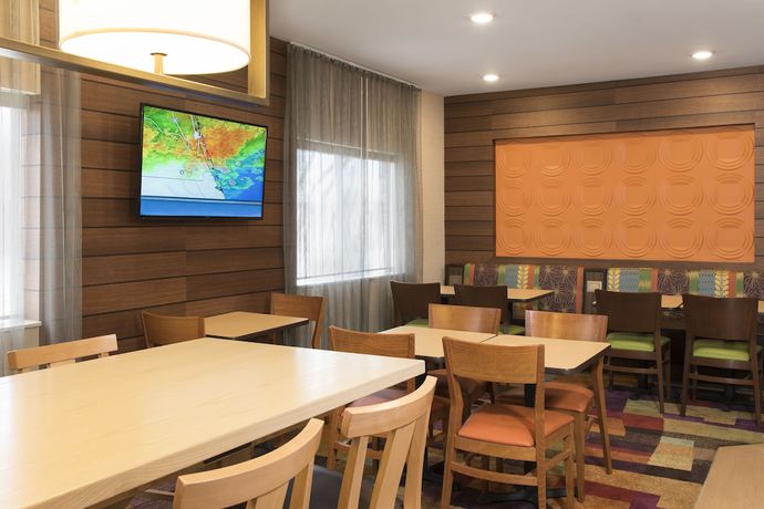 Imagen de los interiores del Hotel Fairfield Inn and Suites Mt. Pleasant. Foto 19