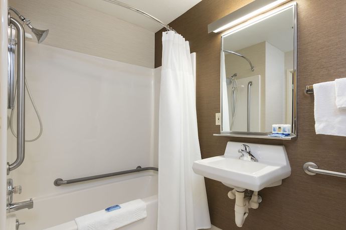 Imagen de la habitación del Hotel Fairfield Inn and Suites Mt. Pleasant. Foto 14