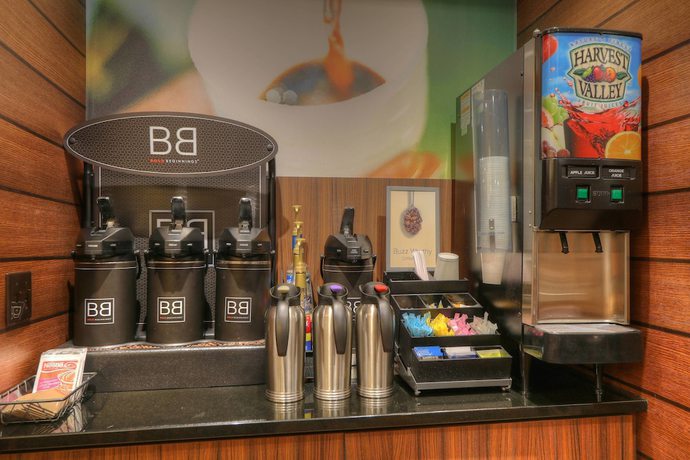 Imagen del bar/restaurante del Hotel Fairfield Inn and Suites Mt. Pleasant. Foto 5