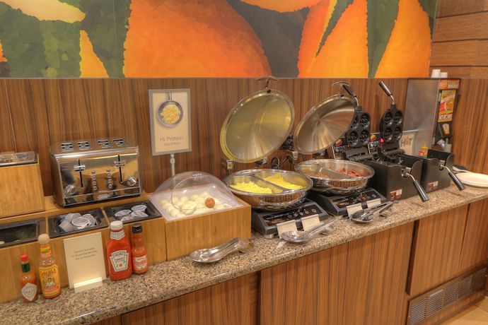 Imagen del bar/restaurante del Hotel Fairfield Inn and Suites Mt. Pleasant. Foto 6