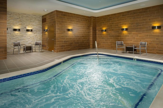 Imagen de la piscina del Hotel Fairfield Inn and Suites Nashville Downtown/The Gulch. Foto 20