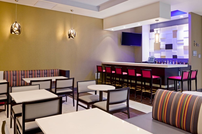 Imagen del bar/restaurante del Hotel Fairfield Inn and Suites New York Queens / Queensboro Bridge. Foto 3