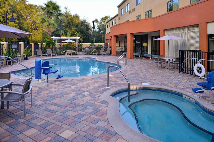 Imagen de la piscina del Hotel Fairfield Inn and Suites Orlando Ocoee. Foto 19