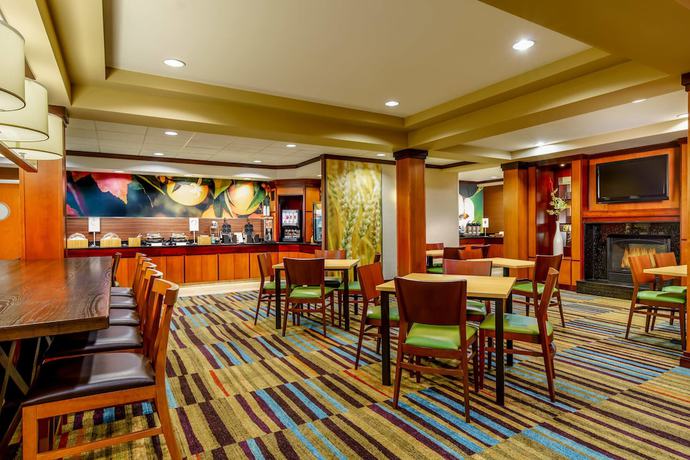 Imagen del bar/restaurante del Hotel Fairfield Inn and Suites Peoria East. Foto 2