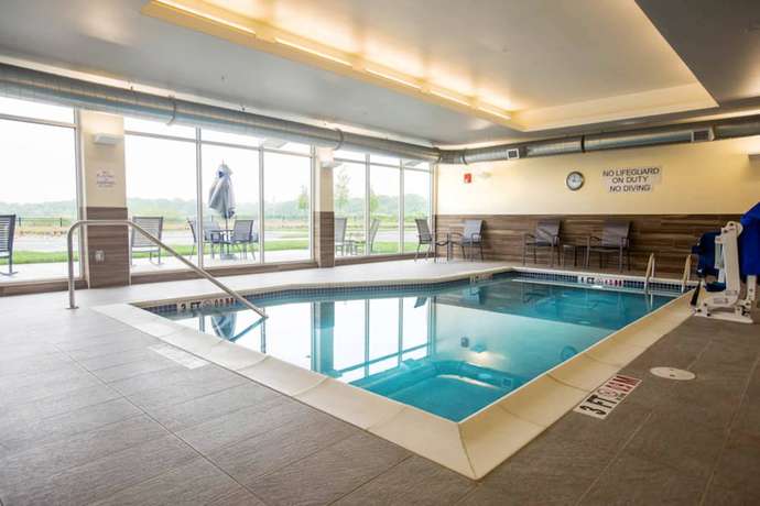 Imagen de la piscina del Hotel Fairfield Inn and Suites Philadelphia Broomall/newtown Square. Foto 12