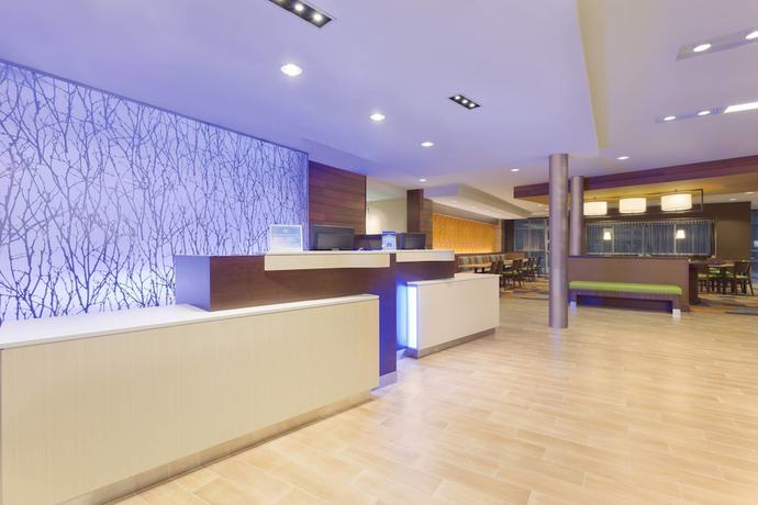 Imagen de los interiores del Hotel Fairfield Inn and Suites Pittsburgh Airport/robinson Township. Foto 14