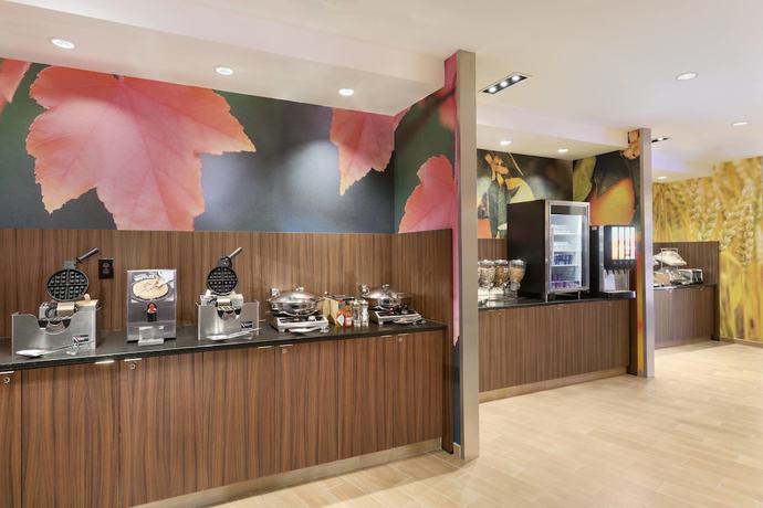 Imagen del bar/restaurante del Hotel Fairfield Inn and Suites Pittsburgh Airport/robinson Township. Foto 2