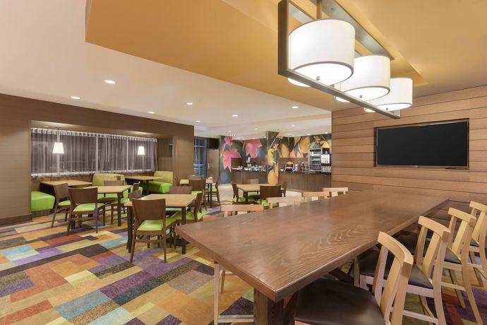 Imagen del bar/restaurante del Hotel Fairfield Inn and Suites Pittsburgh Airport/robinson Township. Foto 3
