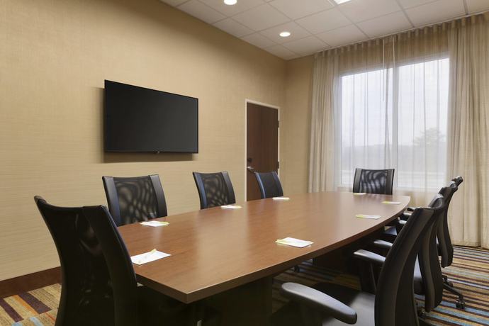 Imagen de los interiores del Hotel Fairfield Inn and Suites Pittsburgh Airport/robinson Township. Foto 18