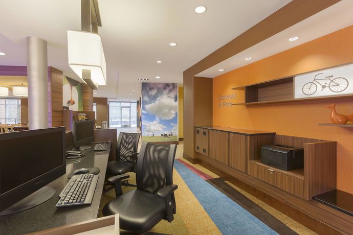 Imagen de los interiores del Hotel Fairfield Inn and Suites Pittsburgh Airport/robinson Township. Foto 19