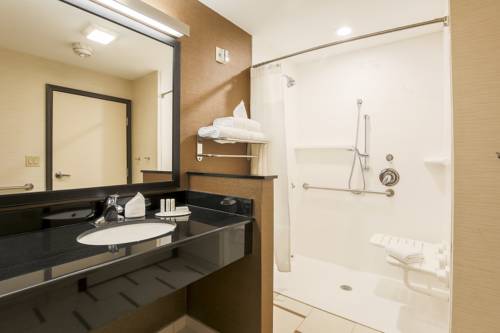 Imagen de la habitación del Hotel Fairfield Inn and Suites Pleasanton. Foto 3