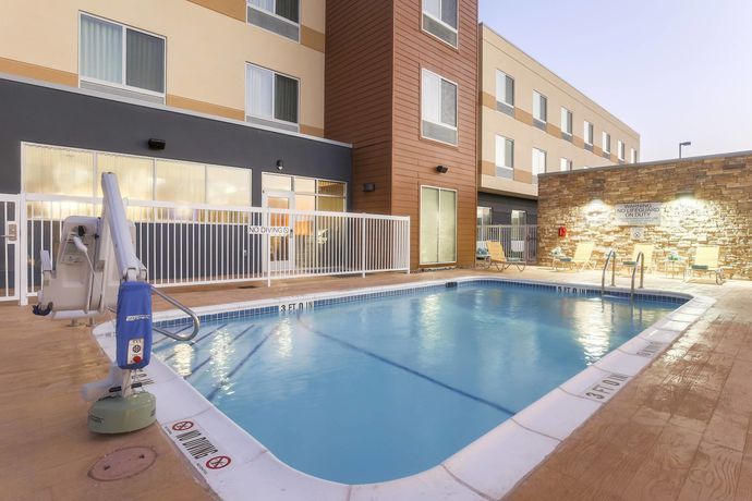 Imagen de la piscina del Hotel Fairfield Inn and Suites Pleasanton. Foto 20