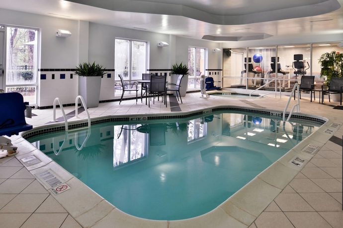 Imagen de la piscina del Hotel Fairfield Inn and Suites Raleigh Durham Airport/ Brier Creek. Foto 19