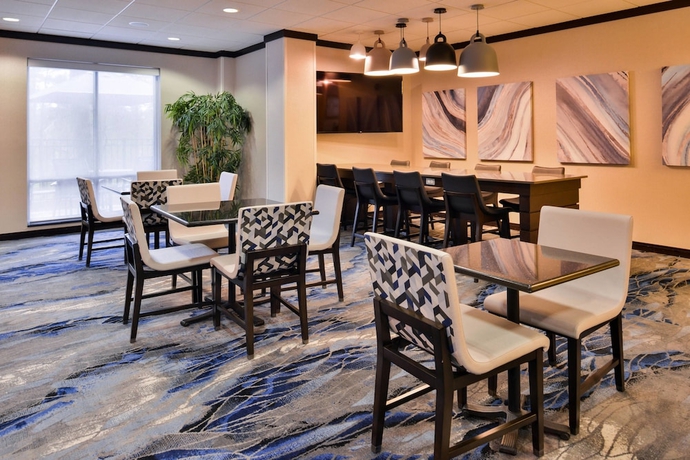 Imagen del bar/restaurante del Hotel Fairfield Inn and Suites Raleigh Durham Airport/ Brier Creek. Foto 6