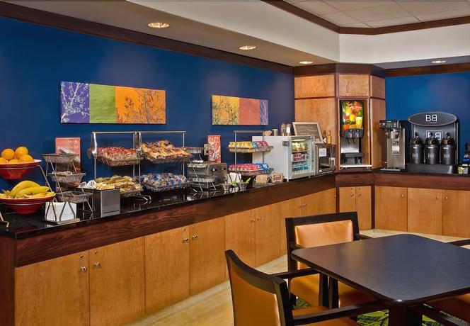 Imagen del bar/restaurante del Hotel Fairfield Inn and Suites San Antonio North - Stone Oak. Foto 4
