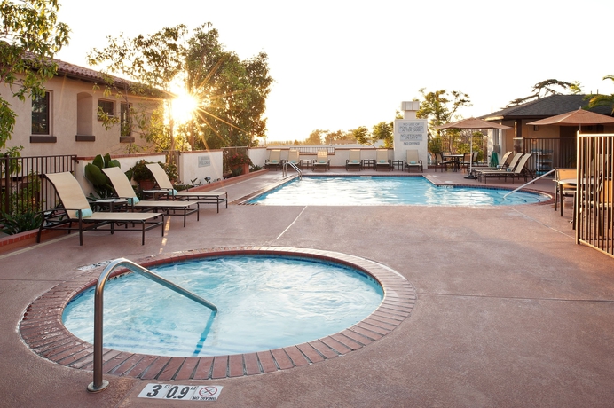 Imagen de la piscina del Hotel Fairfield Inn and Suites San Diego Old Town. Foto 18