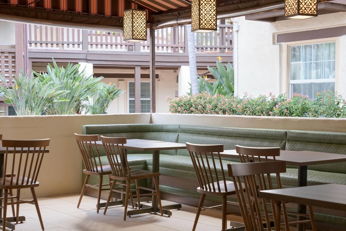 Imagen del bar/restaurante del Hotel Fairfield Inn and Suites San Diego Old Town. Foto 3