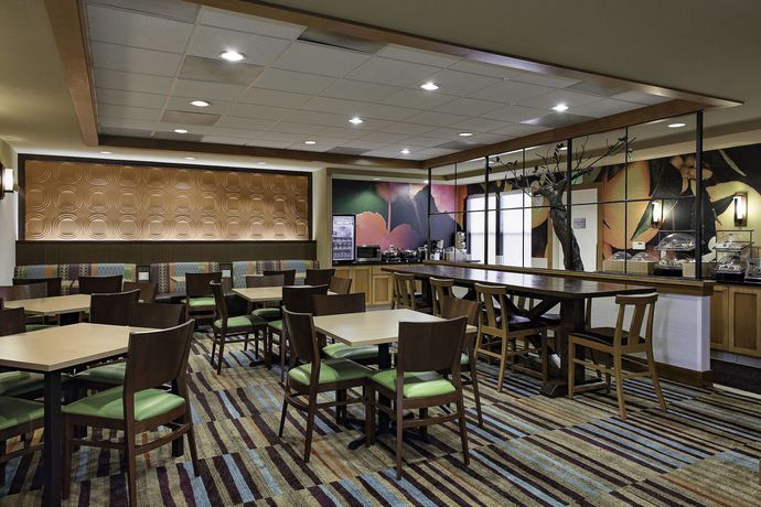Imagen del bar/restaurante del Hotel Fairfield Inn and Suites Santa Rosa Sebastopol. Foto 2