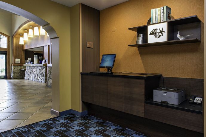 Imagen de los interiores del Hotel Fairfield Inn and Suites Santa Rosa Sebastopol. Foto 9