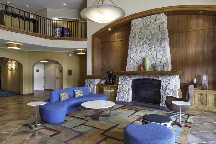 Imagen de los interiores del Hotel Fairfield Inn and Suites Santa Rosa Sebastopol. Foto 10