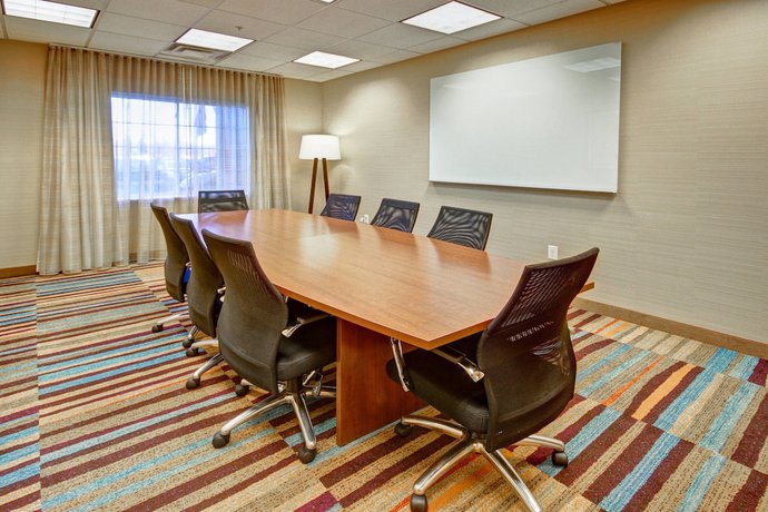 Imagen de los interiores del Hotel Fairfield Inn and Suites Saratoga Malta. Foto 11