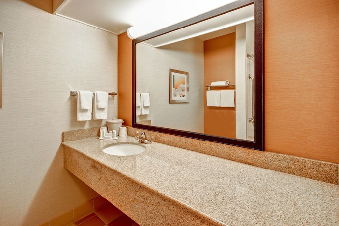 Imagen de la habitación del Hotel Fairfield Inn and Suites Saratoga Malta. Foto 6