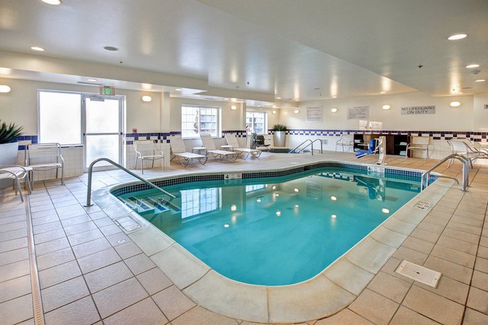 Imagen de la piscina del Hotel Fairfield Inn and Suites Saratoga Malta. Foto 14