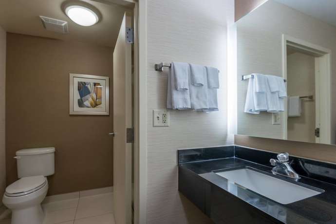 Imagen de la habitación del Hotel Fairfield Inn and Suites Savannah I-95 South. Foto 10