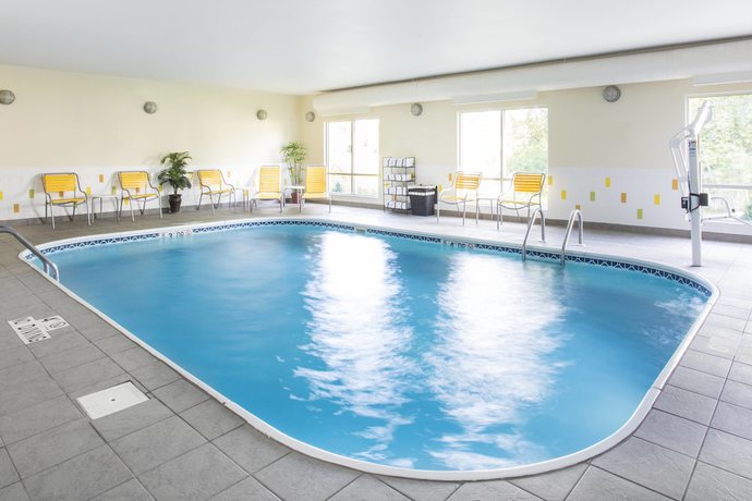 Imagen de la piscina del Hotel Fairfield Inn and Suites South Bend Mishawaka. Foto 7