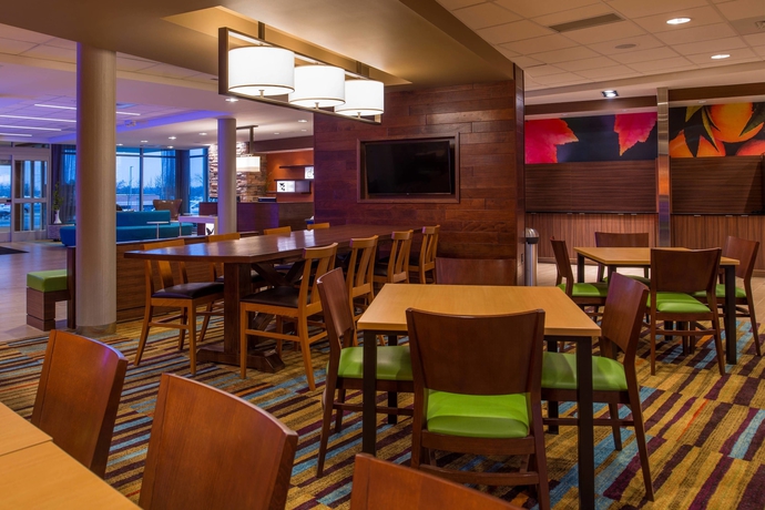 Imagen del bar/restaurante del Hotel Fairfield Inn and Suites St Louis Westport. Foto 7